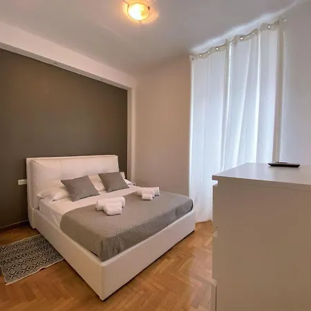 Apartamento Via Benzi Como